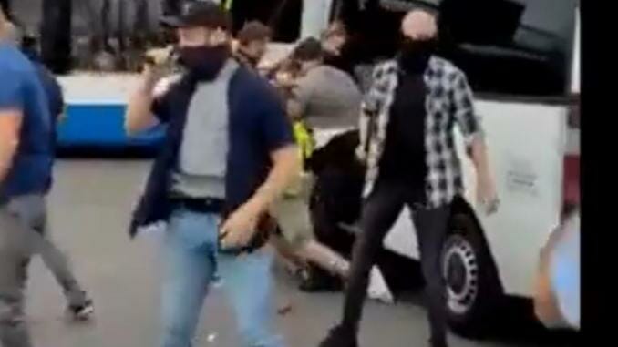Holland: Masked Government Goons Kidnap Farmers and Protesters Against Great Reset Screen-Shot-2022-09-09-at-3.14.36-PM-678x381