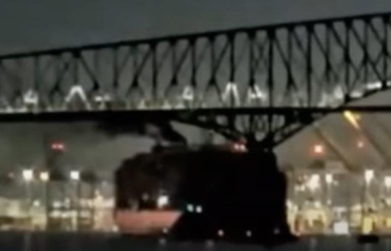 Baltimore: Francis Scott Key Bridge Collapses After Ship Strikes Support Column